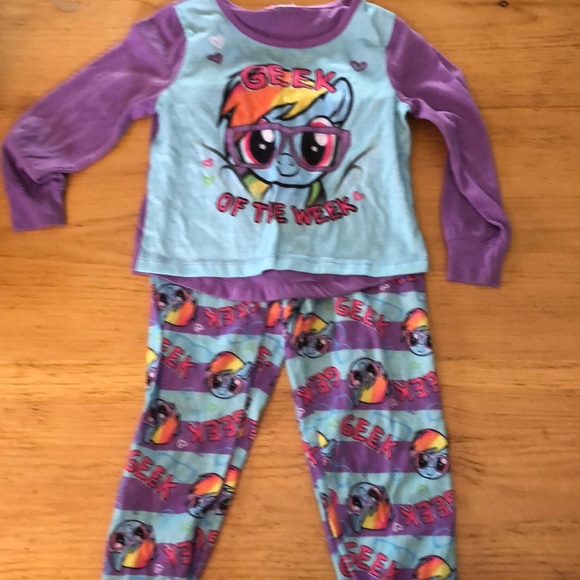 4 pair matching pjs - Picture 4 of 5